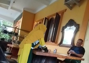 RS Selaku Istri Sah ZH Antar Surat Aduannya Di Rumah Pribadi Plt.Sekda Kampar Yusri ” Begini Kata Lukman Kepala Dinas DPMDes Kampar  “