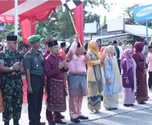 Anggota DPRD Hadiri Pelepasan Pawai Ta’aruf MTQ di Perhentian Raja 