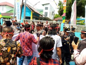 Akibat Pemadaman Listrik Tak Menentu,Ratusan Masyarakat nias Lakukan Aksi demo