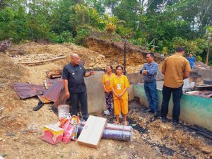 Bupati Nias Utara Amizaro Waruwu Kunjungi Warga Korban Sijago merah