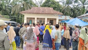 Kantor Desa Kota Garo Disegel Warga, Ini Tuntutan warga dihadapan Camat
