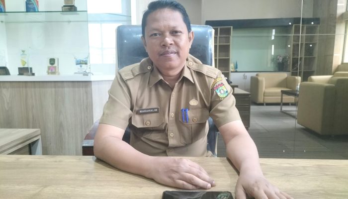 Marhalim kadis perkebunan bungkam saat di mintai tanggapan oleh awak media