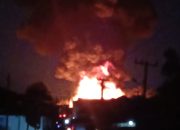 Misteri Gudang Kayu Terbakar Hebat di Pekanbaru, Bau Minyak Tanah Tercium di Lokasi