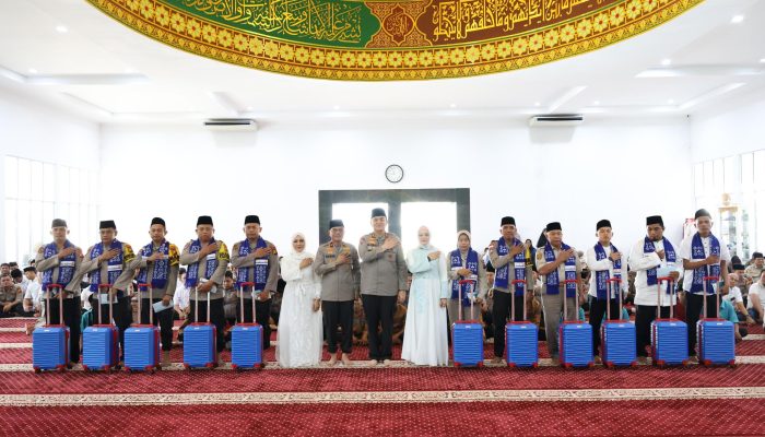 Kapolda Riau Apresiasi Dedikasi Personel Polres Kuansing dengan Reward Umrah