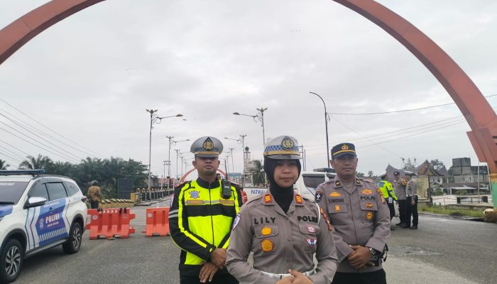 Banjir Rendam Pasir Pengaraian, Satlantas Polres Rohul Alihkan Arus Lalu Lintas