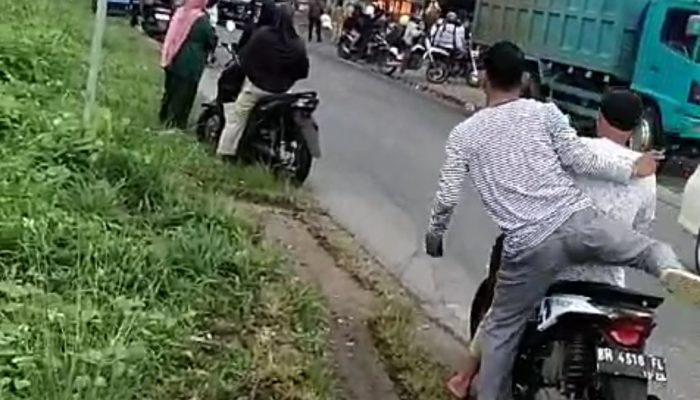 Mini Bus Hangus Terbakar di SPBU Rantau Berangin, Diduga Langsir BBM