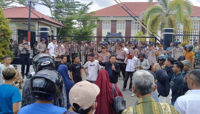 Aksi Damai Masyarakat Rambah Tengah Hulu Tuntut Keadilan di PN Pasir Pengaraian