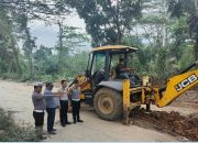 Dishub Rohul dan Satlantas Polres Kerahkan Alat Berat Atasi Jalan Rusak Parah