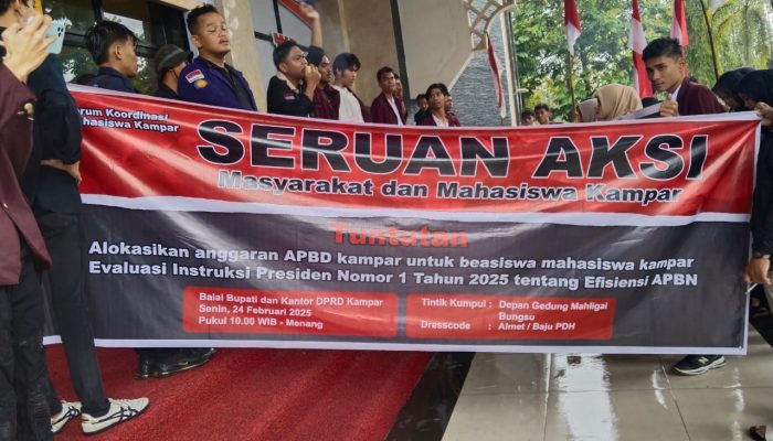 Mahasiswa Kampar Geruduk DPRD dan Bupati, Protes Anggaran Beasiswa yang Tak Jelas!