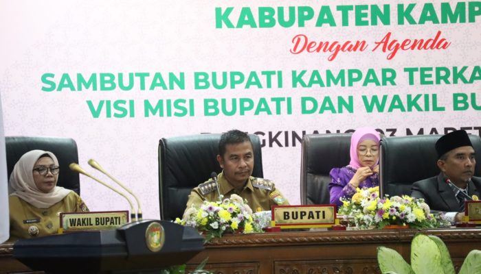 Bupati dan Wakil Bupati Kampar Sampaikan Visi-Misi 2025-2030 dalam Rapat Paripurna DPRD