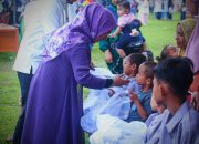Pemkab Kampar Tebar Kepedulian, Wabup Misharti Serahkan Santunan Yatim Piatu di Rumbio Jaya