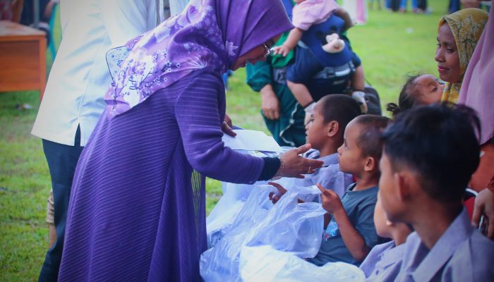 Pemkab Kampar Tebar Kepedulian, Wabup Misharti Serahkan Santunan Yatim Piatu di Rumbio Jaya