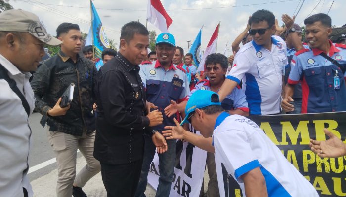 Dugaan pungli di Disnaker kampar, Massa Minta Bupati Bersihkan Pejabat Mental Koruptor