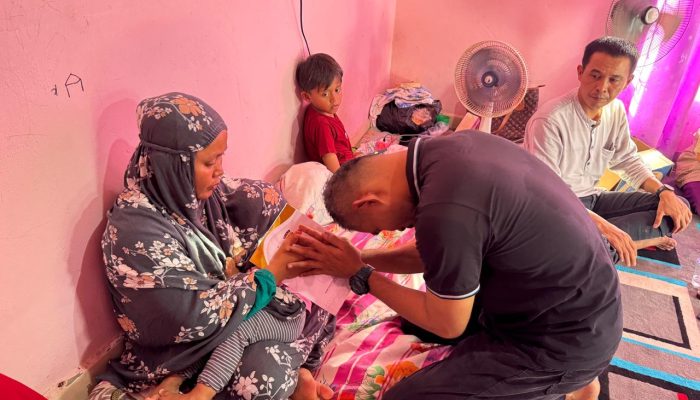 Kapolres Kampar Tunjukkan Aksi Nyata Kunjungi Keluarga Korban Kecelakaan PKS PTPN IV, Janji Evaluasi dan Mitigasi