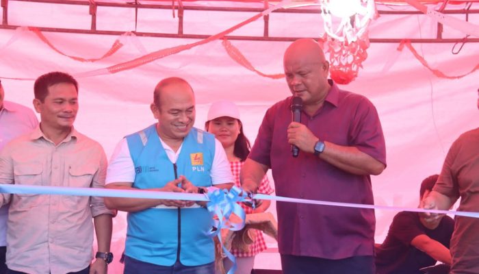 Bupati Nias Utara Amizaro Waruwu, Hadiri Peresmian Instalasi listrik Di Lahewa Timur