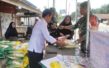 Masyarakat Kepenuhan Hulu Antusias Dengan Gerakan Pangan Murah Koramil 14/Kepenuhan Kodim 0313/Kpr