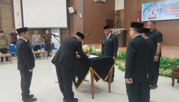 Bupati Kampar Ahmad Yuzar Lantik Pejabat Pratama Per 1 Desember 2025