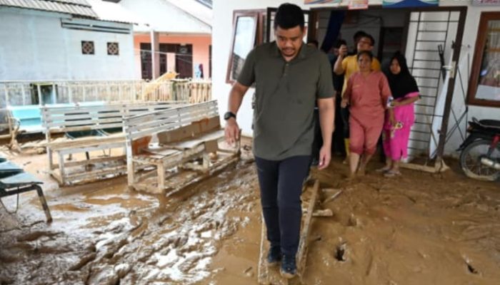 Gubernur Bobby Nasution Tinjau Langsung dan Berikan Bantuan di Daerah Terdampak Banjir & Longsor Terparah di Tapteng