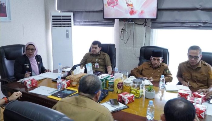 Bersama Wabub Kampar, Plt Disdik Helmi ikuti rapat persiapan Harjad Kampar