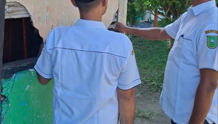 Plt Kadisdik Helmi, melakukan monitoring ke UPT SDN 001