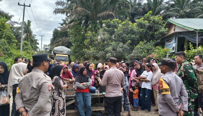 Puluhan Ibu ibu Minta Agrinas Mencabut Laporan Penganiayaan berikut tuntutannya