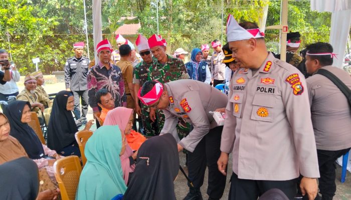 Gelar Ekspedisi Merah Putih di Kampar, Polda Riau Beri Bantuan Sosial hingga Bentangkan Bendera 81 Meter