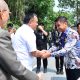 Bupati kampar Ahmad Yuzar Saat Mendampingin Mentri LH Meninjau Kebun Universitas Pahlawan