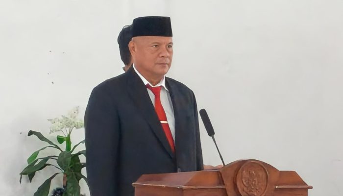 BUPATI AMIZARO WARUWU LANTIK 31 KEPALA SEKOLAH, TEKANKAN DISIPLIN DAN INTEGRITAS
