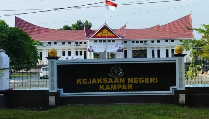 Bungkam Soal Detail Korupsi LHP Inspektorat, Kajari Kampar Silakan ke Kasi Intel